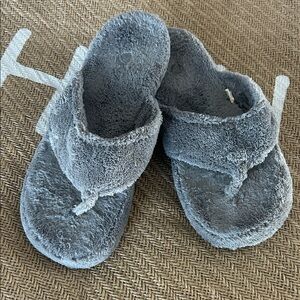 Acorn spa flip flop slipper for women size 61/2-71/2
New never worn